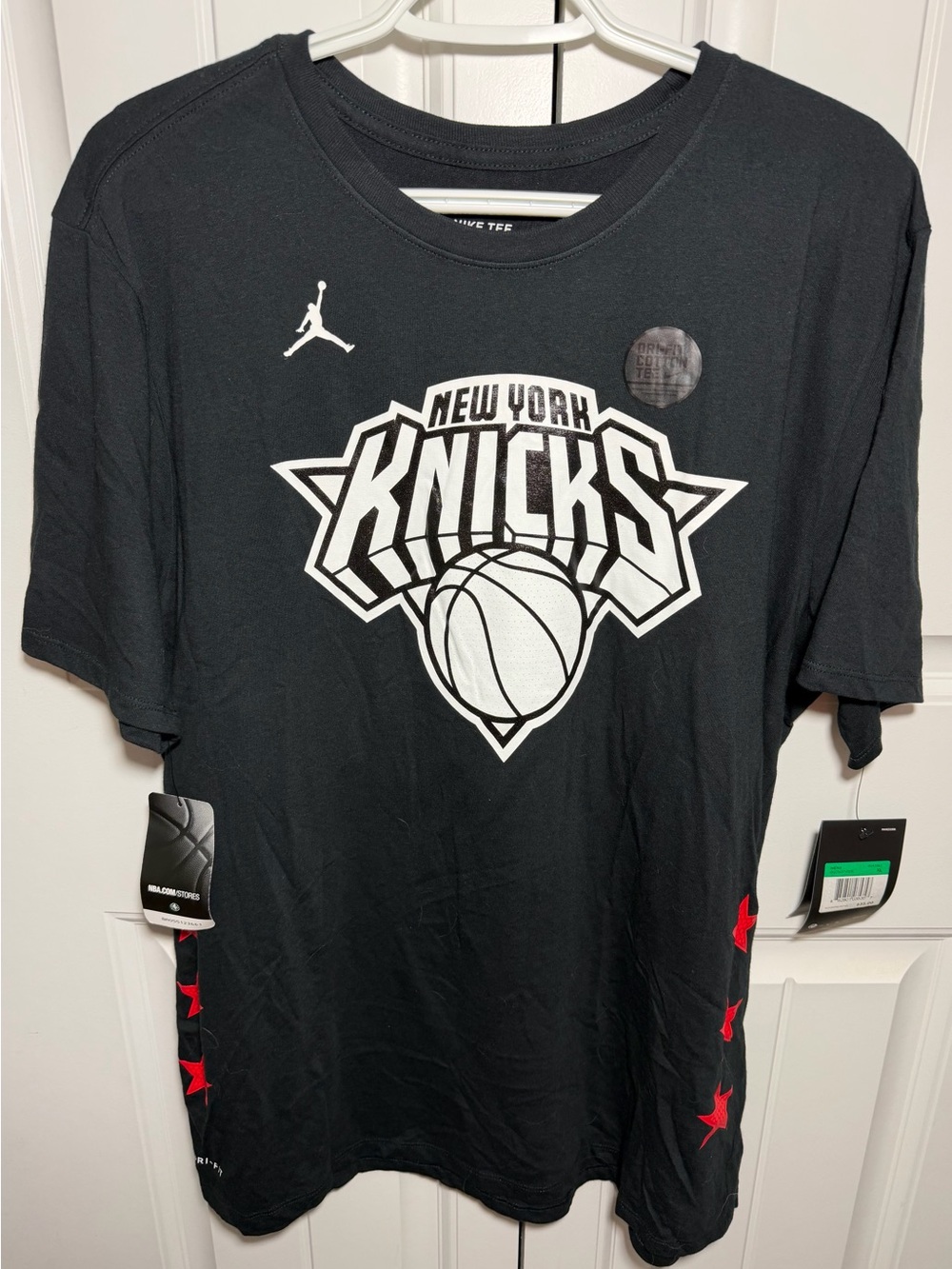 Jordan Men’s Black New York Knicks Graphic Tee with White Logo